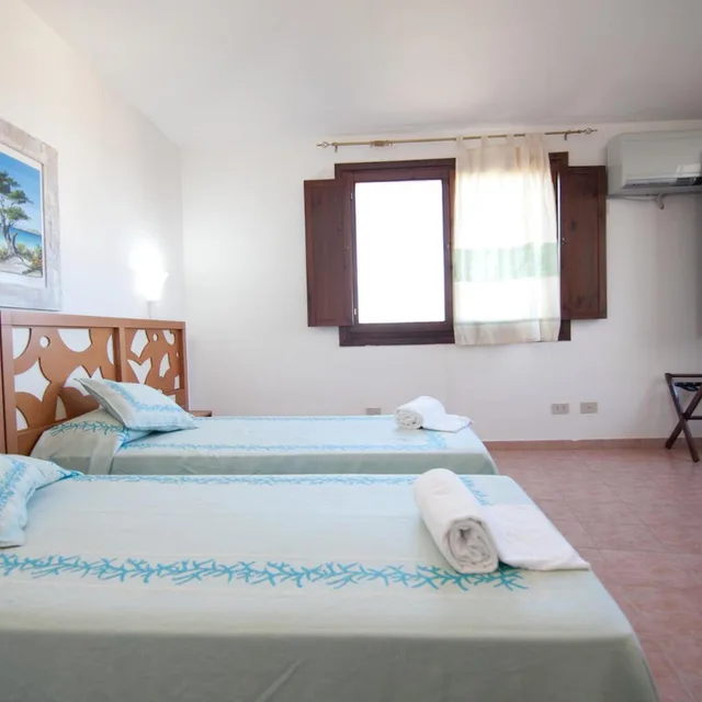 Room, Triple, Club Esse Gallura Beach Village 4/10