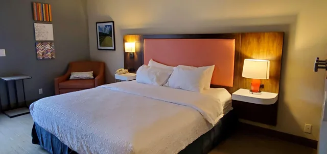 غرفة بسرير مزدوج لذوي الإعاقة، Hampton Inn Hillsville 2/3