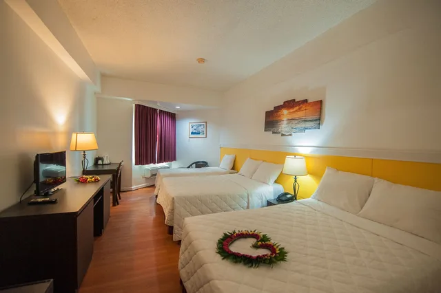 غرفة قياسية ثلاثية بسريرين منفصلين، Grand Plaza Hotel 1/2