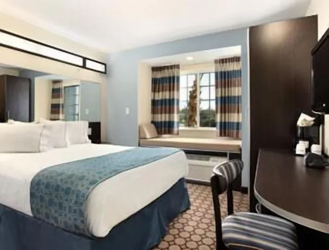 Standard, Queen Bed, Accessible, Microtel Inn & Suites by Wyndham Spring Hill/Weeki Wachee 3/5