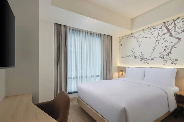 Superior, Queen Bed, Fairfield by Marriott Bekasi 2/4