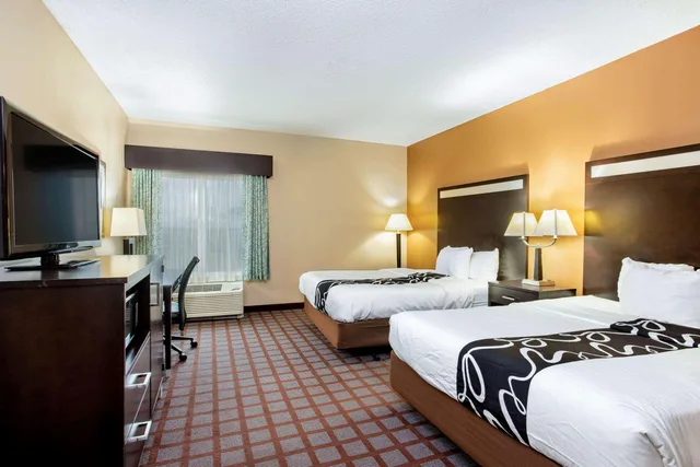 جناح بسريرين كوين، Spark by Hilton Plainfield Indianapolis Airport 2/2