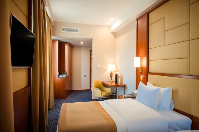 غرفة قياسية ثلاثية بثلاثة أسرّة، New Tiflis Hotel Tbilisi 1/2