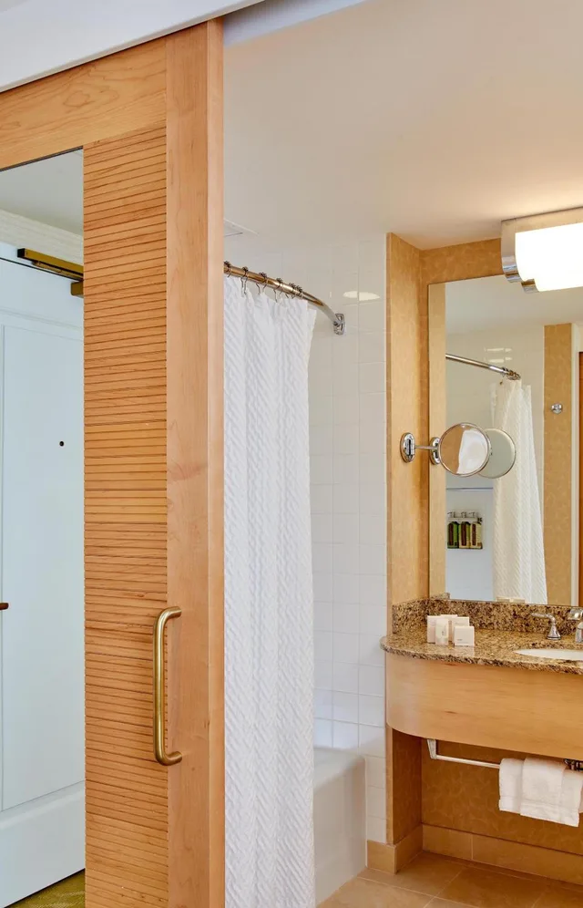 جناح جونيور، Orchard Garden Hotel 4/6