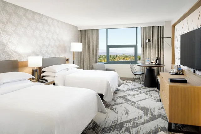 غرفة ديلوكس بسريرين مزدوجين، Sheraton Cerritos Hotel 1/4
