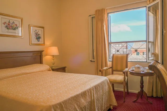 غرفة سوبيريور بإطلالة على البحر بشرفة، Cavalieri Hotel 7/10