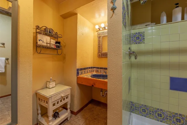 Garden, King Bed، Dreamcatcher Bed And Breakfast 2/2