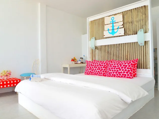Room, King Bed, Beach Front, Sofa، Hua Plee Lazy Beach 1/1
