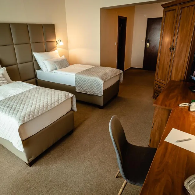 غرفة كومفورت بسريرين منفصلين، Dixon Congress Hotel 4/8