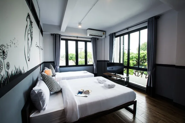 غرفة سوبيريور ثلاثية بسرير كوين وسرير فردي، B Y Hotel Kanchanaburi 2/5