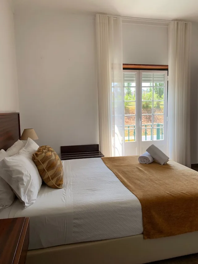 غرفة مفردة بسرير مزدوج، HOTEL LOURO 1/10
