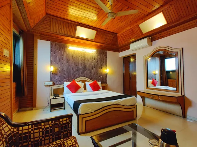 Standard, King Bed, Hotel Pratap Heritage 3/3