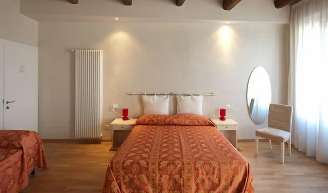 غرفة رباعية بأربعة أسرّة، Honey Rooms 9/10
