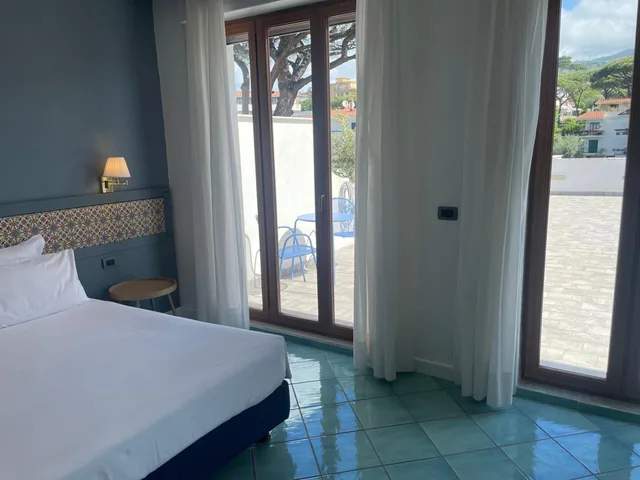 غرفة رباعية بإطلالة على الجبل بشرفة في الملحق، Hotel Marad 1/9