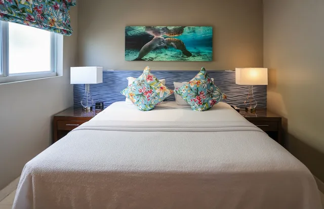 Spa, Junior Suite, King Bed، Orchid Key Inn 2/8