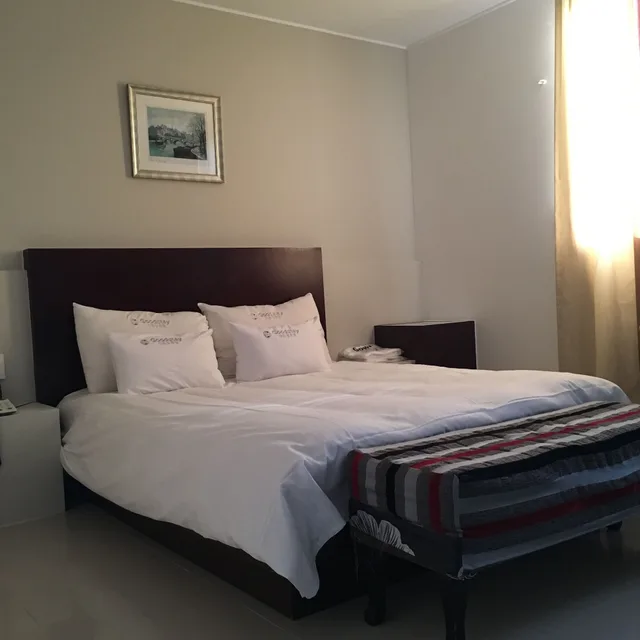 غرفة قياسية بسرير كوين، Charmant Hotel 1/3