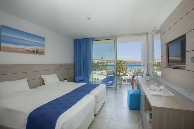 غرفة سوبيريور بإطلالة على البحر، Limanaki Beach Hotel & Suites 1/1