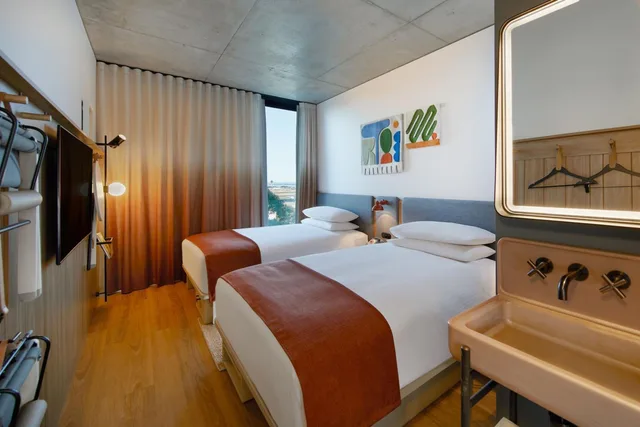 Moxy, Twin Beds, Airport View، Moxy Sydney Airport 4/8