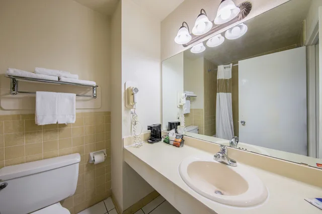غرفة بسريرين مزدوجين لذوي الإعاقة، Americas Best Value Inn Brenham 6/6