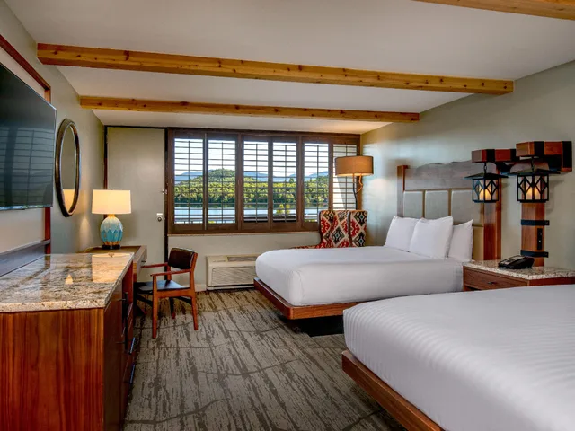 Resort, Premier, Queen Bed, with View، High Peaks Resort 1/1