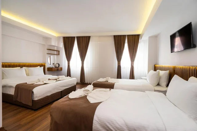 غرفة ديلوكس عائلية بسرير كينج وسريرين منفصلين، Castillo Rojo Hotel Istanbul 1/2