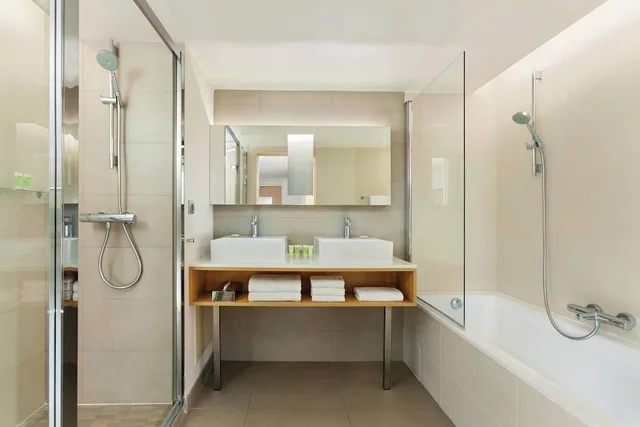 جناح جونيور بسريرين كوين مع أريكة، Courtyard Montpellier 6/7