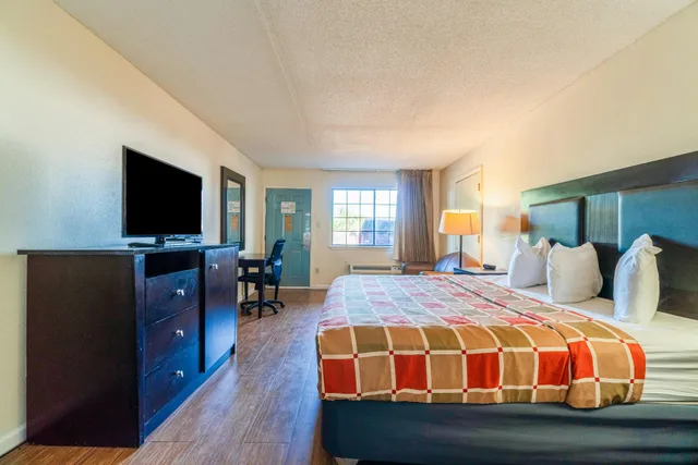 غرفة بسرير كينج للمدخنين، Executive Inn Port Lavaca by OYO 2/7