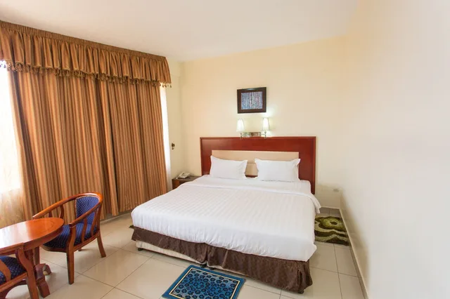 جناح بسرير كوين، Civitas Hotel 2/3