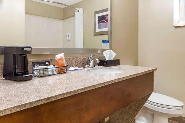 Room, 2 Queen Beds, Spark by Hilton Salem East Electric Road 3/3