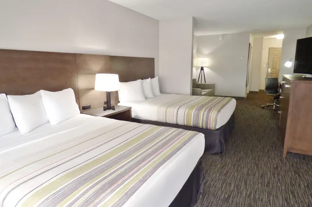 Upgrade, Studio, 2 Queen Beds, Sofa، Country Inn and Suites by Radisson Tampa/Brandon FL 2/3