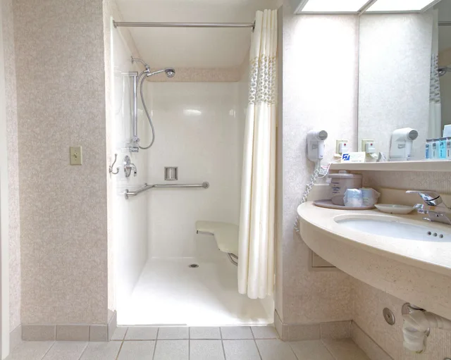 غرفة بسرير كينج مع أريكة، Hampton Inn Fremont 7/10