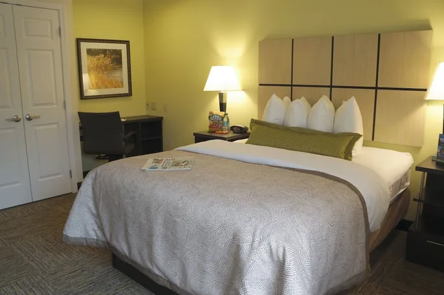 جناح بسرير كوين بغرفة نوم واحدة لذوي الإعاقة، Candlewood Suites Harrisburg - Hershey 1/3