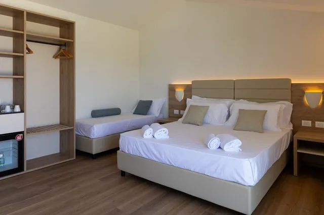Chalet, Triple, 1 King and 1 Single Beds, Sea Front، Modica Beach Resort 1/1