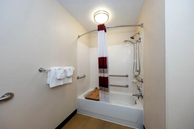 غرفة ديلوكس بسرير كينج، Red Roof Inn Myrtle Beach Hotel - Market Commons 3/3