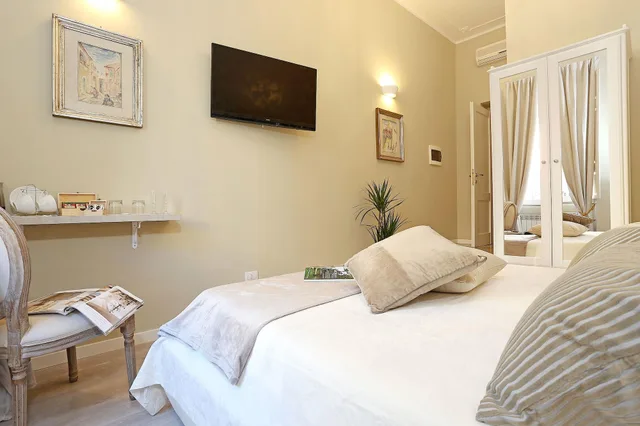 غرفة ديلوكس بسرير مزدوج، Liberty Rome Suites 5/8