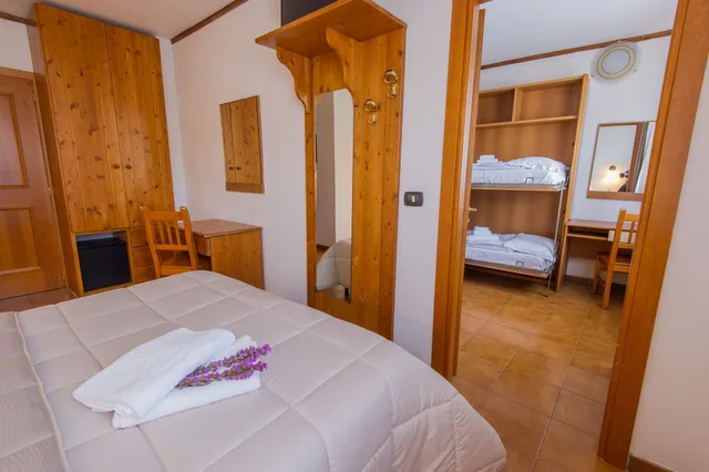 غرفة ثلاثية بسرير كوين وسرير فردي، Hotel Iris 6/10