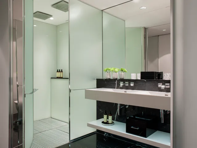 Always ME, Me London Hotel 7/10