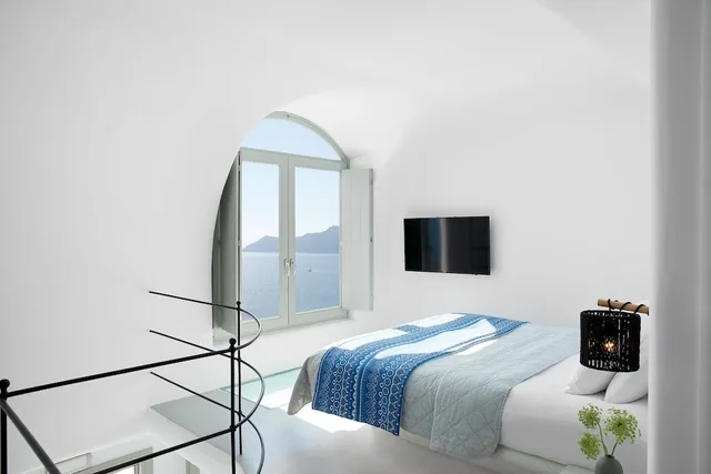 Deluxe, Villa, Double Bed, Caldera View, Outdoor Jetted Tub، La Perla Villas And Suites Adults Only 3/8