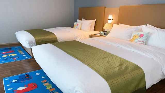 غرفة قياسية بسرير كوين وسرير فردي، Holiday Inn Express Changzhou Xinbei 1/3