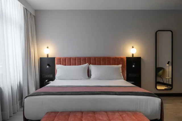 غرفة بريميوم ثلاثية، Catalonia Hotel Vondel Amsterdam 1/8