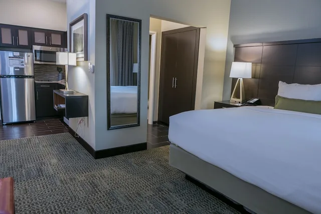 غرفة قياسية بسرير كوين بمطبخ، Staybridge Suites Austin North Parmer Lane 1/1