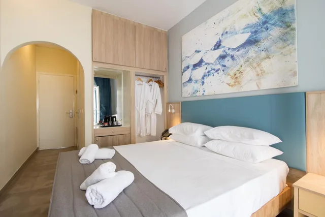 غرفة سوبيريور بسرير مزدوج، Opera Blue Hotel Gouvia - Across Hotels & Resorts 5/8