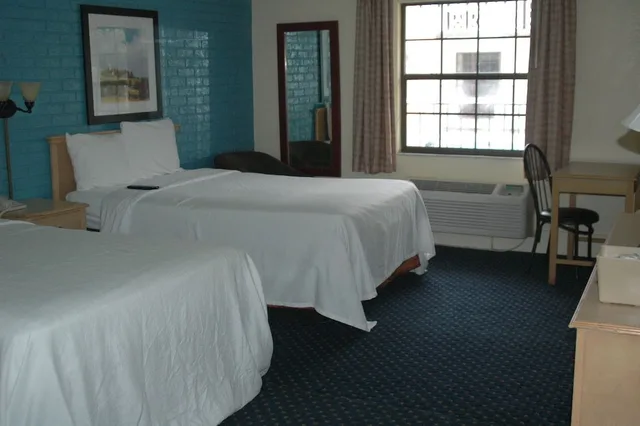 غرفة قياسية بسريرين مزدوجين للمدخنين، Motel6 Tallahassee, FL – North Monroe 3/6