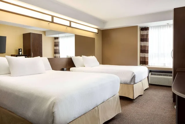 غرفة بسريرين كوين، Microtel Inn & Suites By Wyndham Estevan 1/5