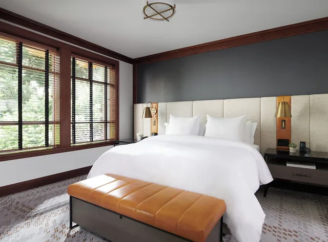 Valley, Suite, 2 King Beds، Four Seasons Resort Whistler 1/4