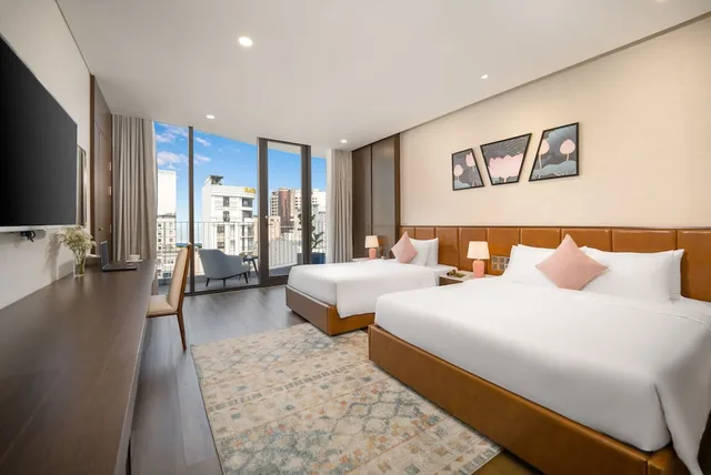 جناح بسريرين منفصلين وسريرين كوين بغرفتي نوم، Golden Lotus Grand Hotel 1/8