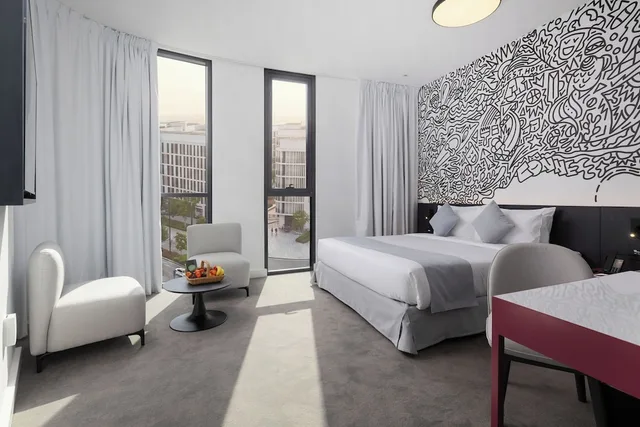 غرفة سيغنتشر بسرير كينج، Nest Hotel Aljada 1/4