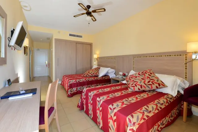 غرفة كلوب بسرير مزدوج أو سريرين منفصلين، Hotel Salobrena Suites 2/8