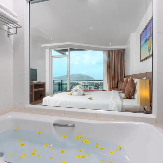 غرفة غراند ديلوكس بسرير مزدوج بإطلالة على البحر، The View Rawada Phuket 3/5