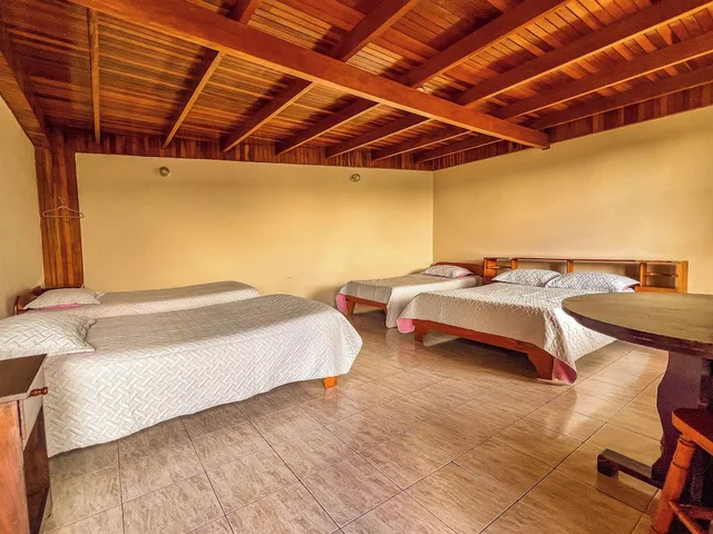 غرفة رباعية بسرير كوين وسريرين فرديين، Hotel El Atardecer 2/10